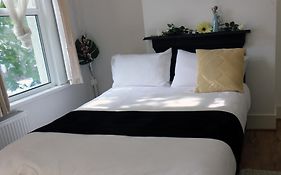 Cozy Rooms Or Entire Apartment In London, Fast Links To Central